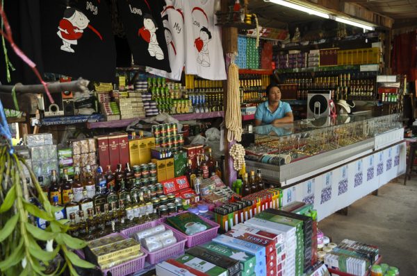 3-duty-free-shop-three-pagodas-on-burma-border